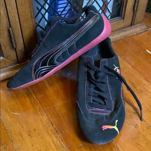 Ladies Sz 8 Puma Suede Sneakers